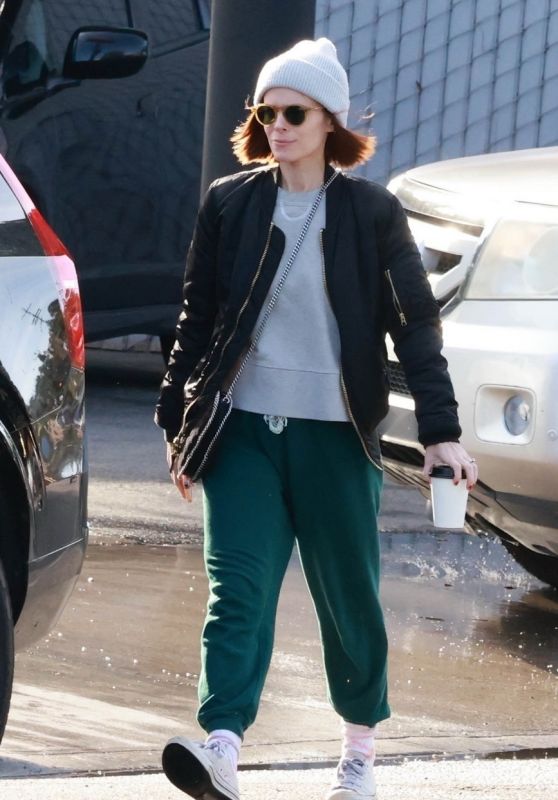 Kate Mara in Casual Outfit in Los Angeles 12/01/2023