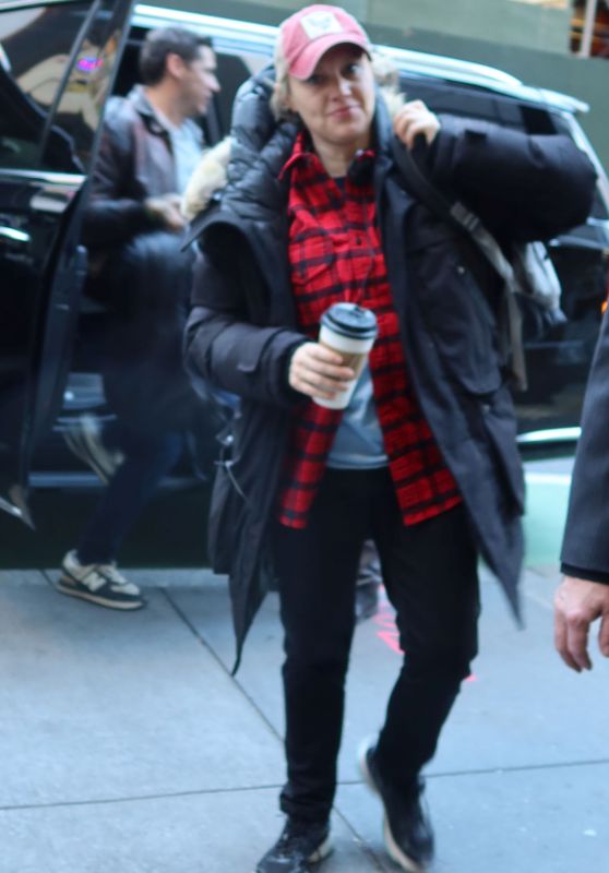 Kate McKinnon Arriving for SNL Show Rehearsals in New York 12/15/2023