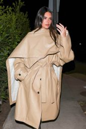Kendall Jenner in Camel Brown Trench Coat - Wally’s in Beverly Hills 12/11/2023