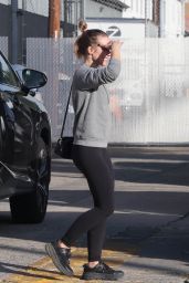 Kristen Bell Street Style - Los Angeles 12/12/2023