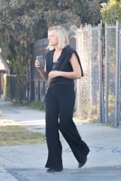 Malin Akerman - Stroll in Los Angeles 12/04/2023