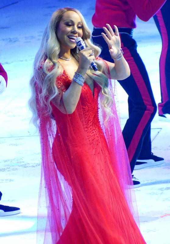 Mariah Carey - Performs in Concert in New York During Her 