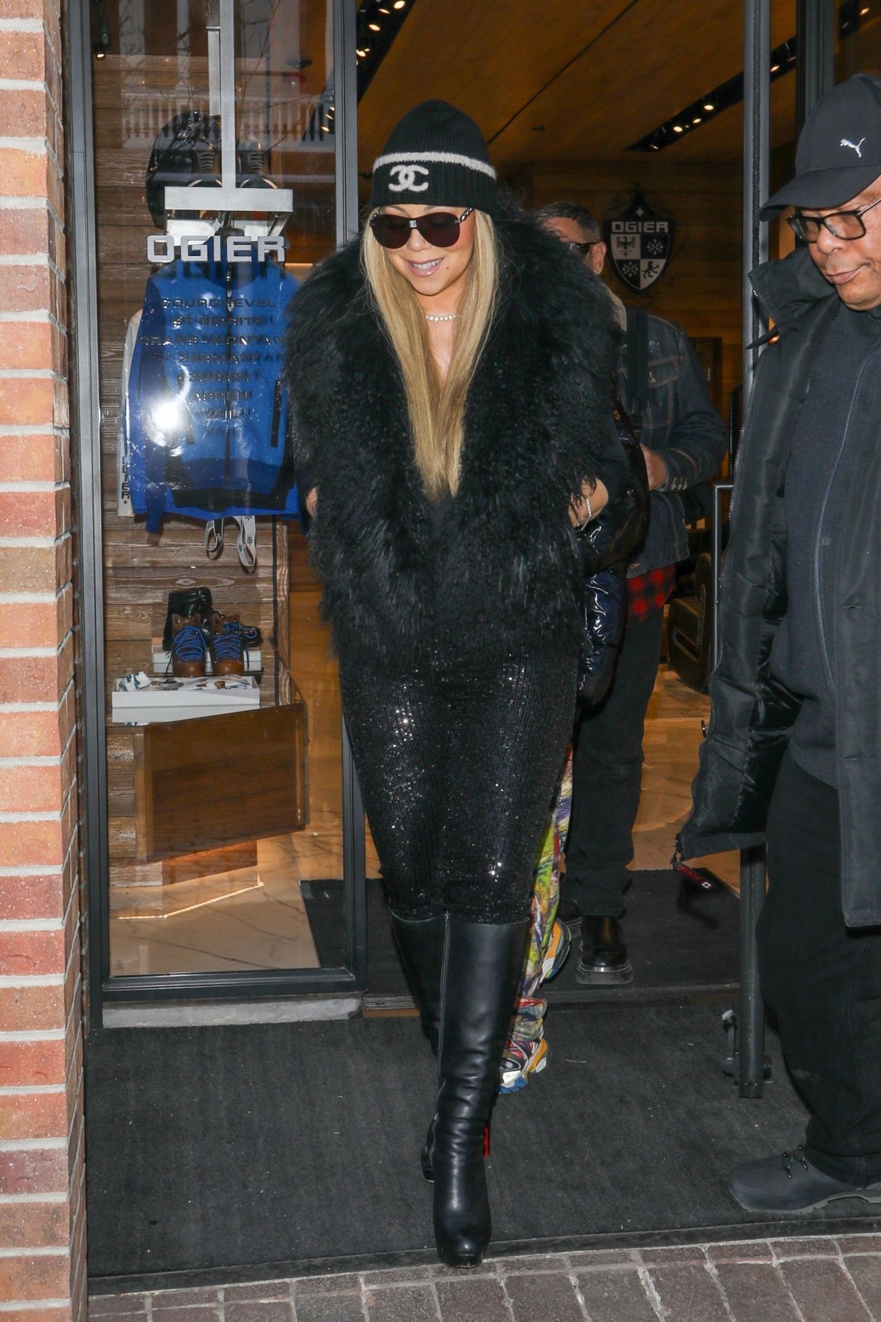 Mariah Carey Wears Stylish Chanel Beanie Shopping in Aspen 12/22/2023 ...