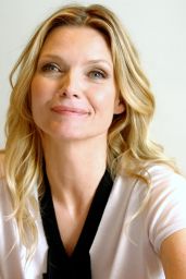 Michelle Pfeiffer - "Hairspray" Four Seasons Press Conference Portraits 06/15/2007