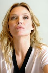 Michelle Pfeiffer - "Hairspray" Four Seasons Press Conference Portraits 06/15/2007