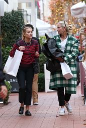 Reese Witherspoon - Shopping at Pacific Palisades 12/18/2023
