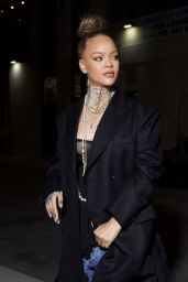 Rihanna - Out in LA 12/10/2023