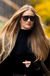 Rosie Huntington-Whiteley Street Style 12/12/2023