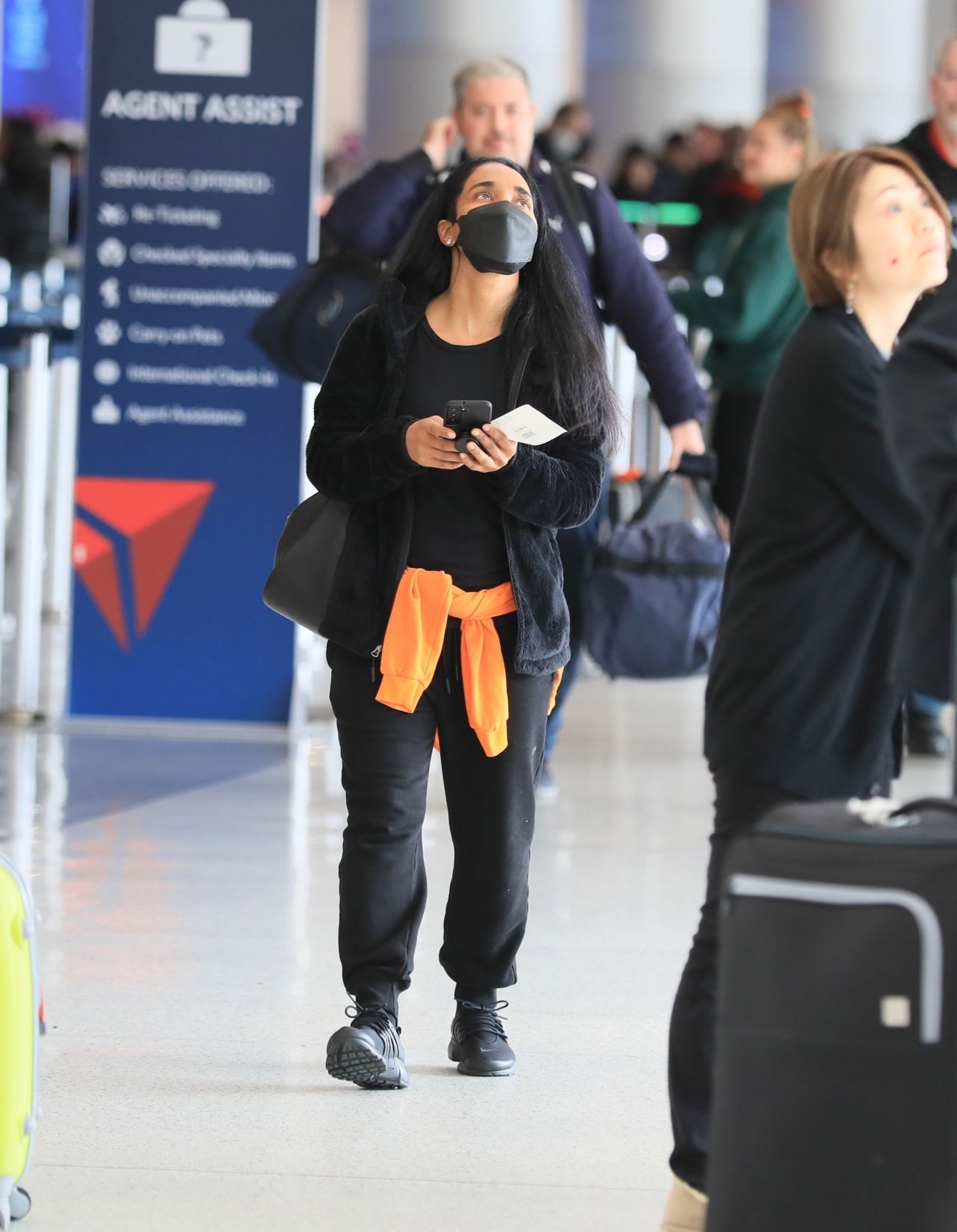 Rozonda Thomas at LAX in Los Angeles 11/30/2023 • CelebMafia