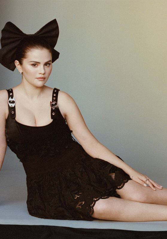Selena Gomez Outfit - Vogue Mexico 12/21/2023 (I)