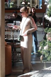 Sofia Richie at Pottery Barn in Beverly Hills 12/04/2023