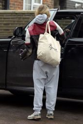Sophie Turner Running Errands in Central London 12/22/2023