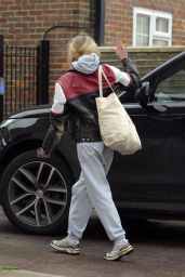 Sophie Turner Running Errands in Central London 12/22/2023