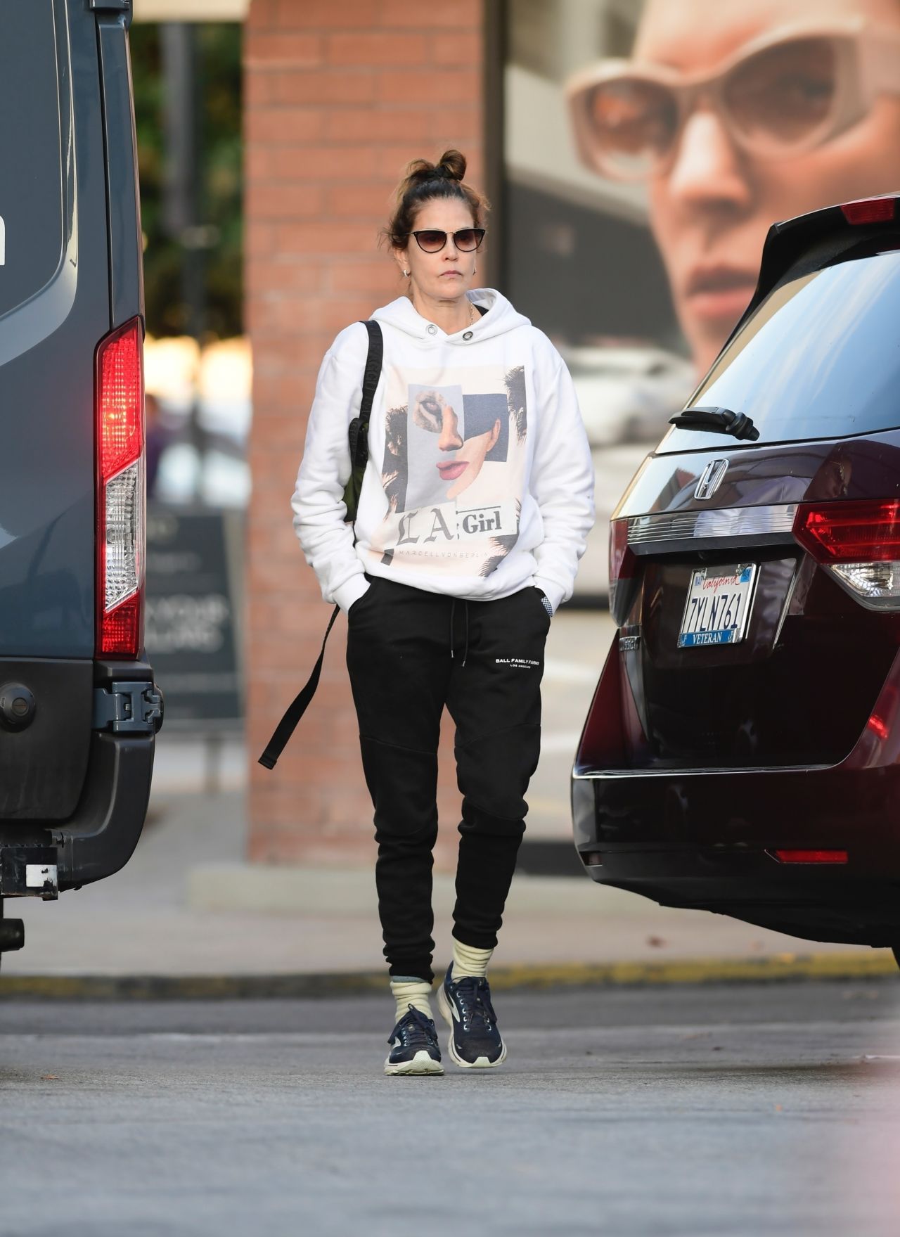 Teri Hatcher in Black Sweatpants and a White Hoodie Shopping in Los