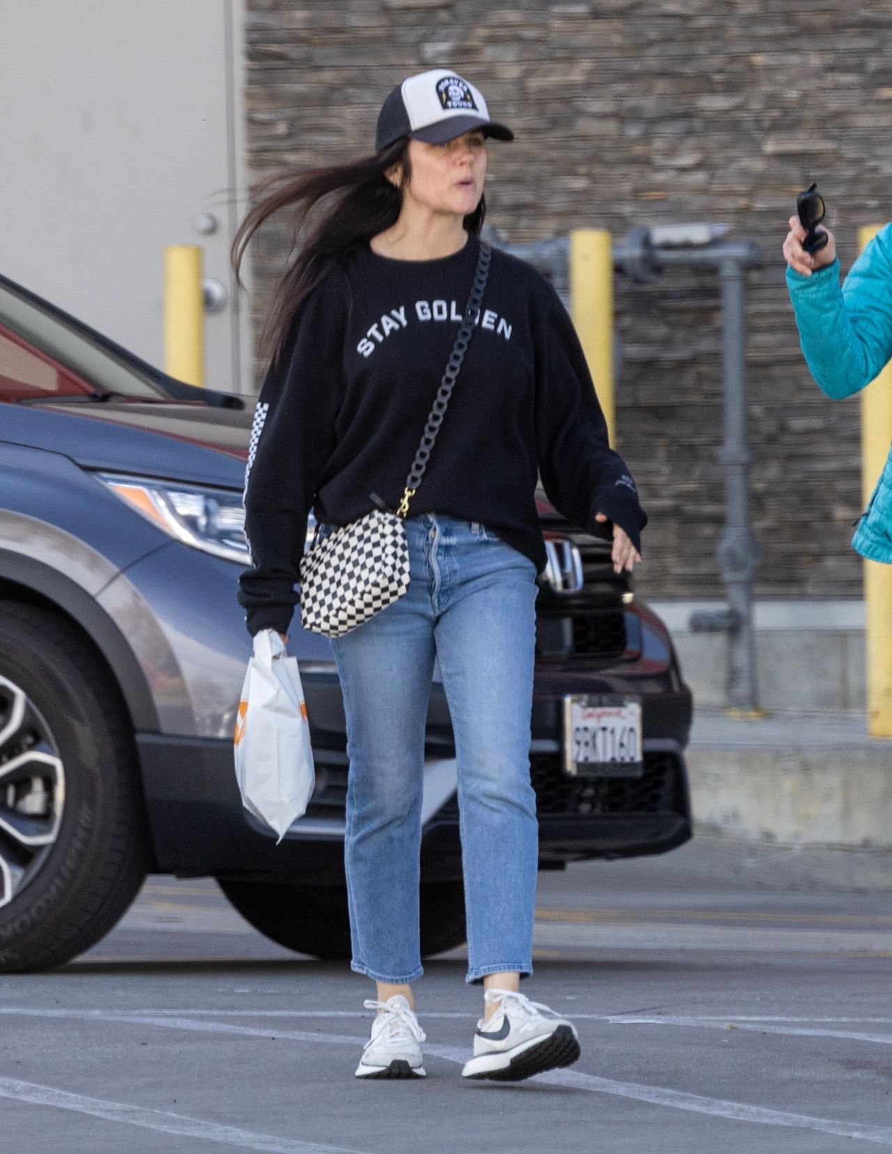 Tiffani Thiessen Shopping at Westfield Mall 12/26/2023 • CelebMafia