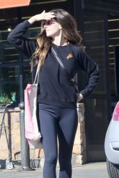 Alison Brie Grocery Shopping in Los Angeles 01/13/2024