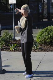 Amanda Bynes Sipping Her Starbucks Coffee in West Hollywood 01/10/2024