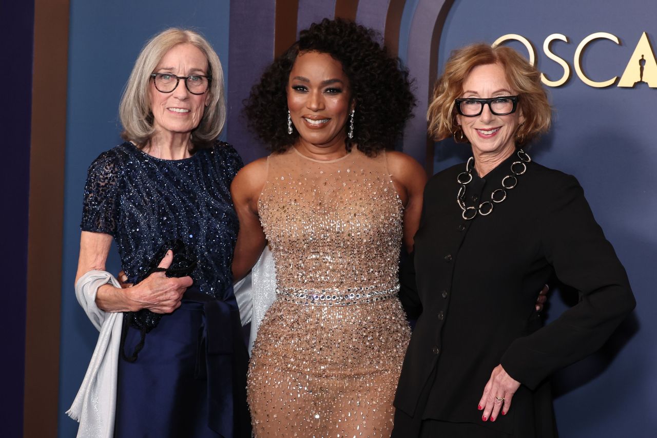 Angela Bassett Governors Awards in Los Angeles 01/09/2024 • CelebMafia