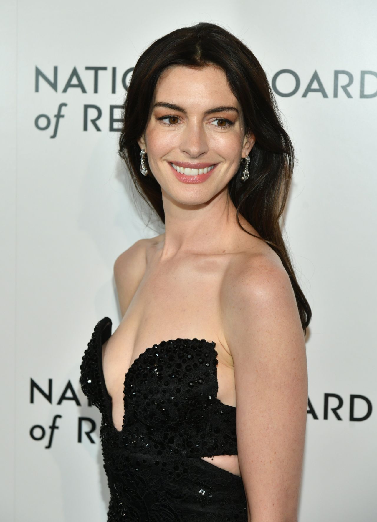 Anne Hathaway 2024 National Board Of Review Gala In New York 01 11 2024 8 
