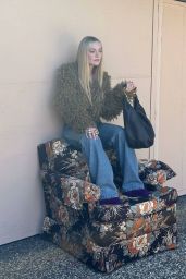 Dakota Fanning Outfit - Loewe Spring/Summer 2024 Campaign (I)