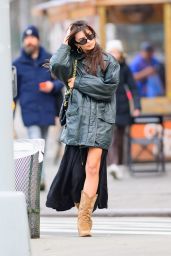 Emily Ratajkowski Street Style - New York 01/10/2024