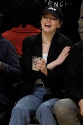 Emma Stone - Phoenix Suns vs Los Angeles Lakers at Crypto.Com Arena in LA 01/11/2024