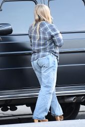Hilary Duff in a Flannel Shirt Shopping in LA 01/26/2024