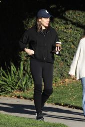 Jennifer Garner Out in Santa Monica 01/29/2024
