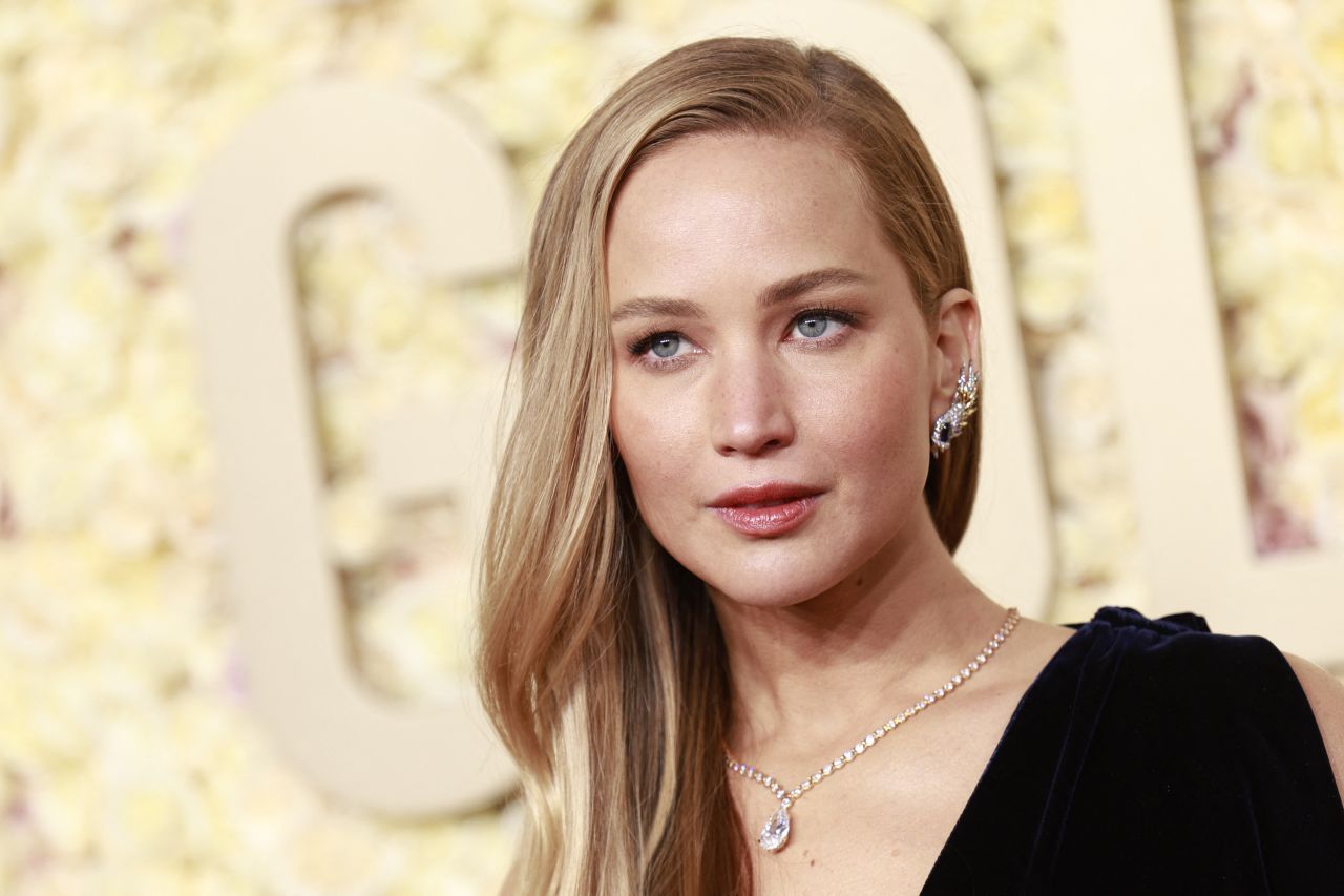 Jennifer Lawrence Golden Globe Awards 2024 • CelebMafia