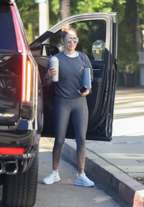 Jennifer Lopez in Gym Ready Outfit in Los Angeles 01/30/2024