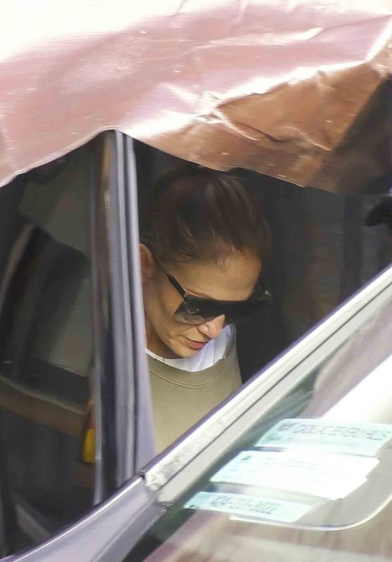 Jennifer Lopez Out in Los Angeles 01/16/2024 • CelebMafia