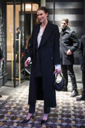 Karlie Kloss - Out on a Stroll in Paris 01/21/2024