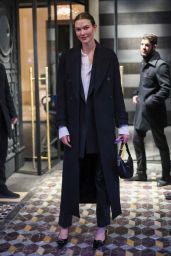 Karlie Kloss - Out on a Stroll in Paris 01/21/2024