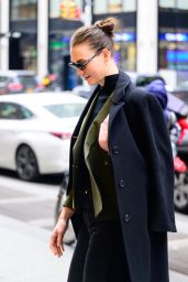Karlie Kloss Street Style - New York 01/30/2024