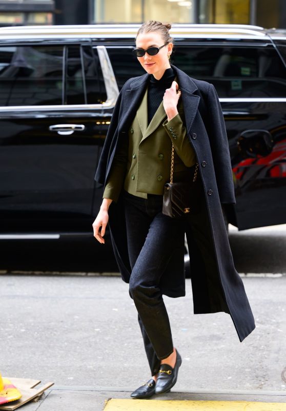 Karlie Kloss Street Style - New York 01/30/2024