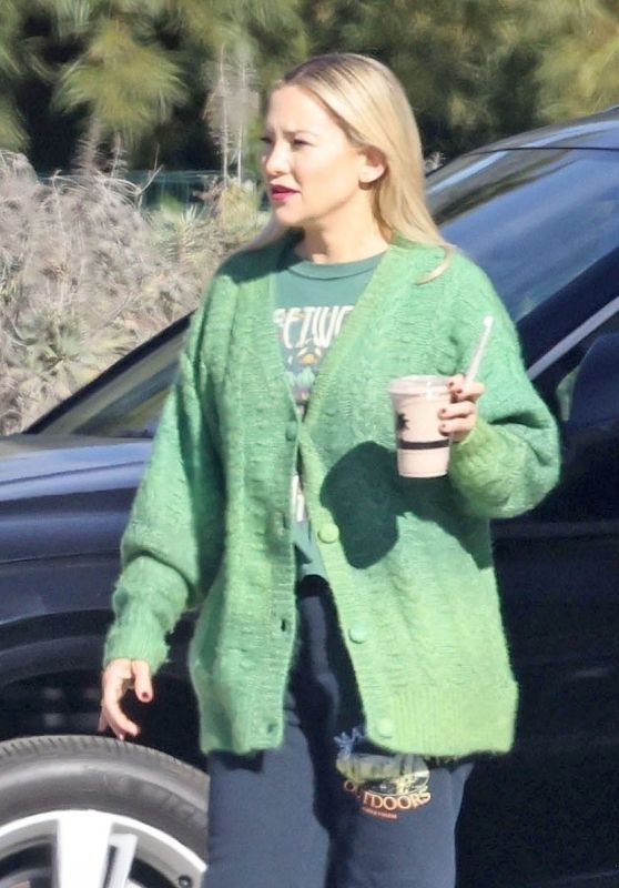 Kate Hudson at "Shell" Filming Set in Los Angeles 01/18/2024