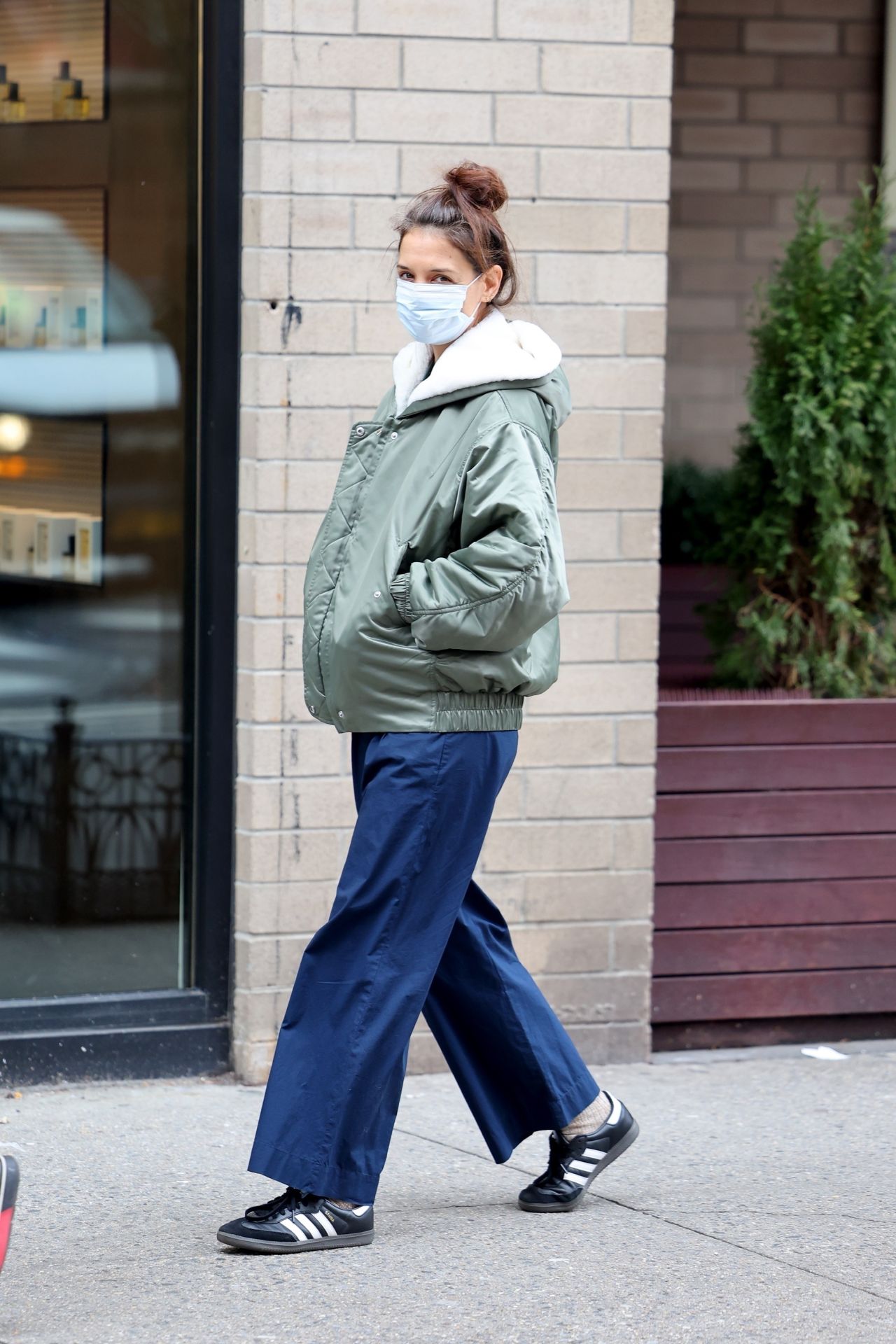 Katie Holmes Embraces Safety Measures In New York 01 29 2024 CelebMafia   Katie Holmes Embraces Safety Measures In New York 01 29 2024 0 