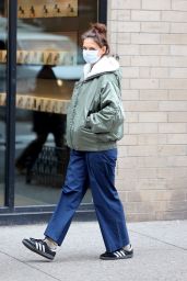 Katie Holmes Embraces Safety Measures in New York 01/29/2024