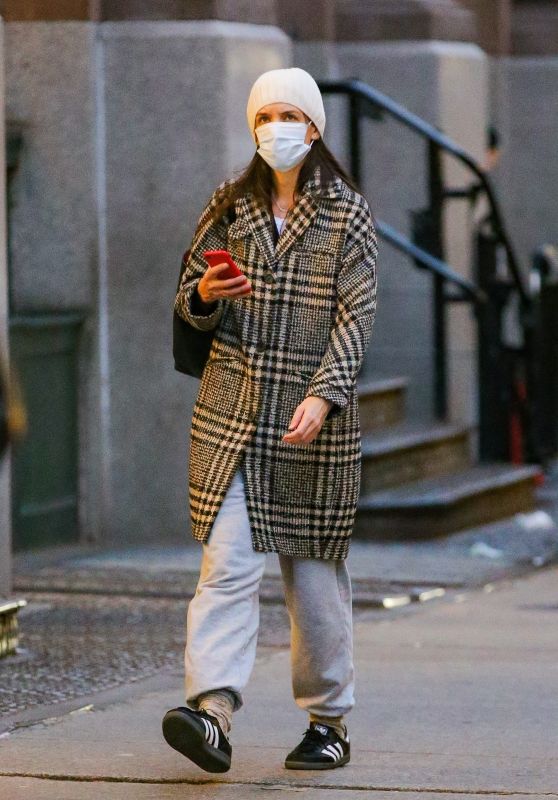Katie Holmes in Grey and Black Coat in New York 01/19/2024