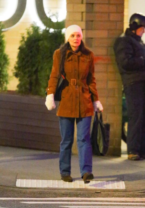 Katie Holmes Stroll in New York 01/04/2024