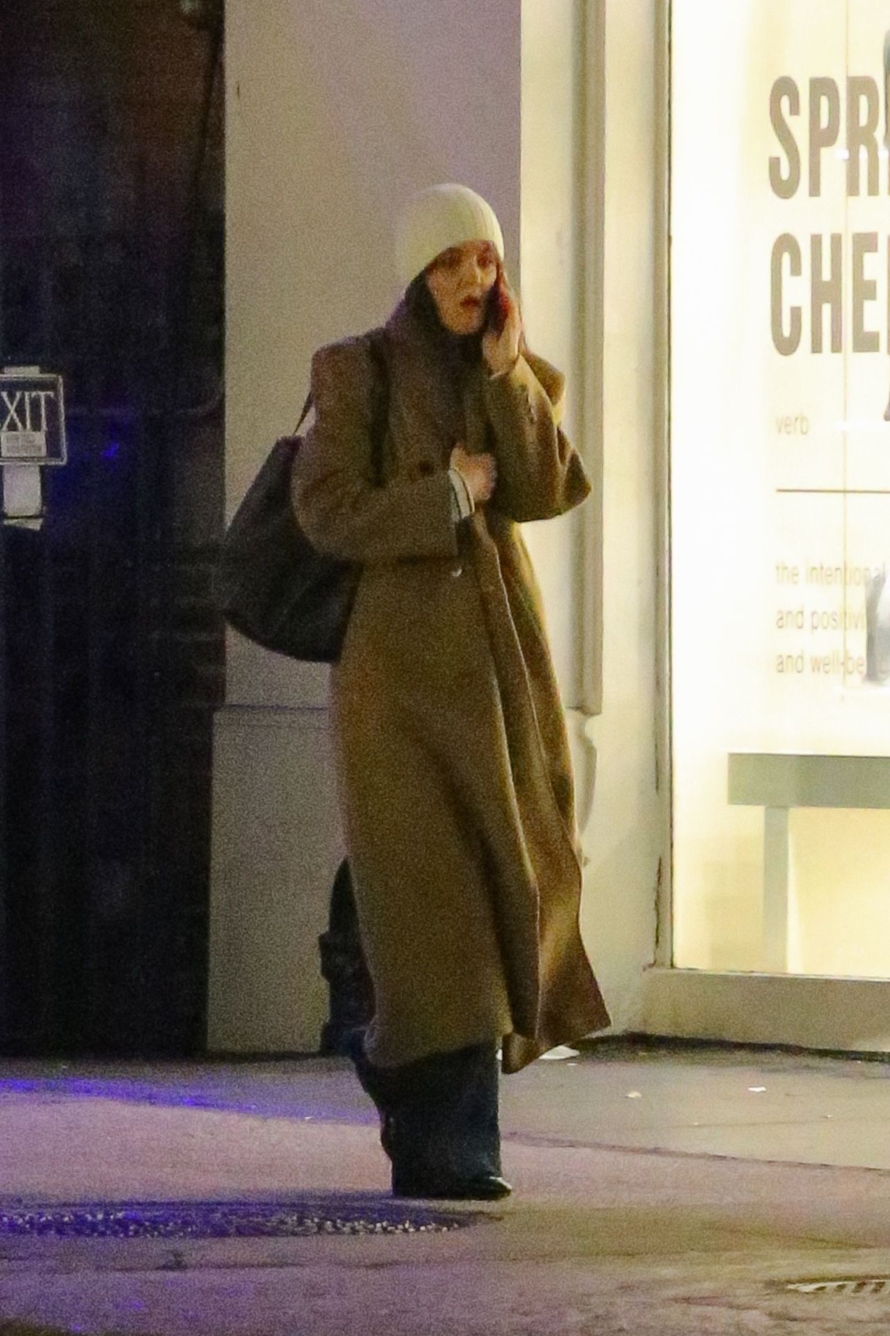 Katie Holmes Winter Street Stle - NYC 01/08/2024 • CelebMafia