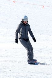 Katy Perry Snowboarding in Aspen 01/06/2024