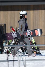 Katy Perry Snowboarding in Aspen 01/06/2024