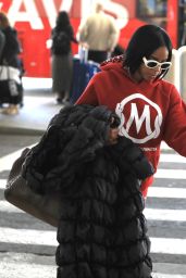 Kelly Rowland Catching a Flight Out of LAX Airport in LA 01/10/2024