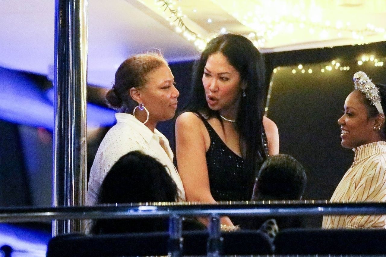 Kimora Lee Simmons And Queen Latifah On A Luxurious Yacht In St Barts 12 31 2023 • Celebmafia