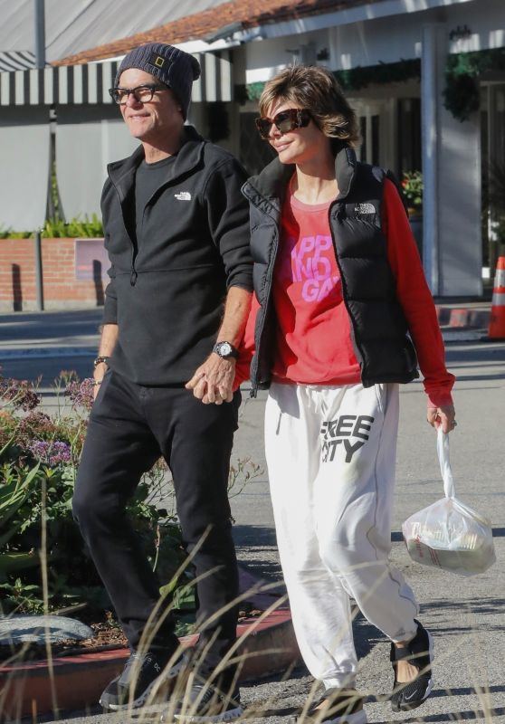 Lisa Rinna With Harry Hamlin at Beverly Glen Deli in Los Angeles 01/01/2024