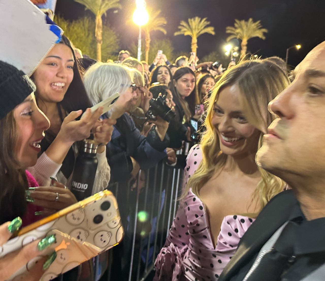 Margot Robbie Signs Autographs at the Palm Springs International Film ...