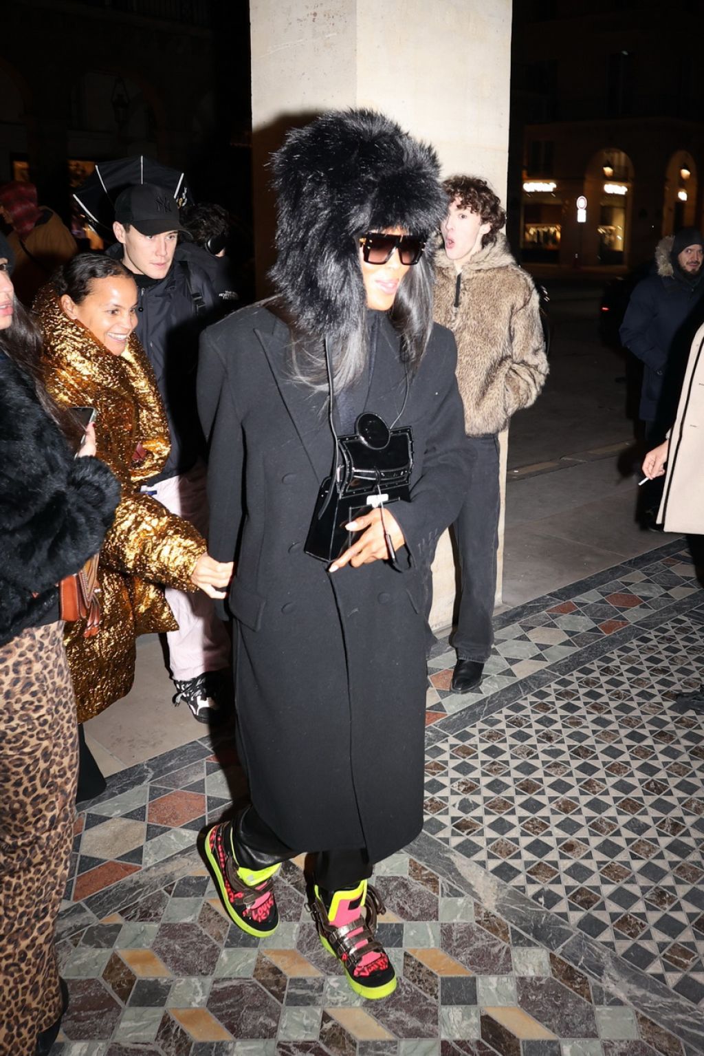 Naomi Campbell Wears Fur Hat With an All-black Outfit in Paris 01/20 ...