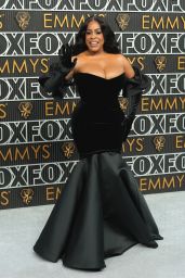 Niecy Nash at Primetime Emmy Awards Red Carpet 2024