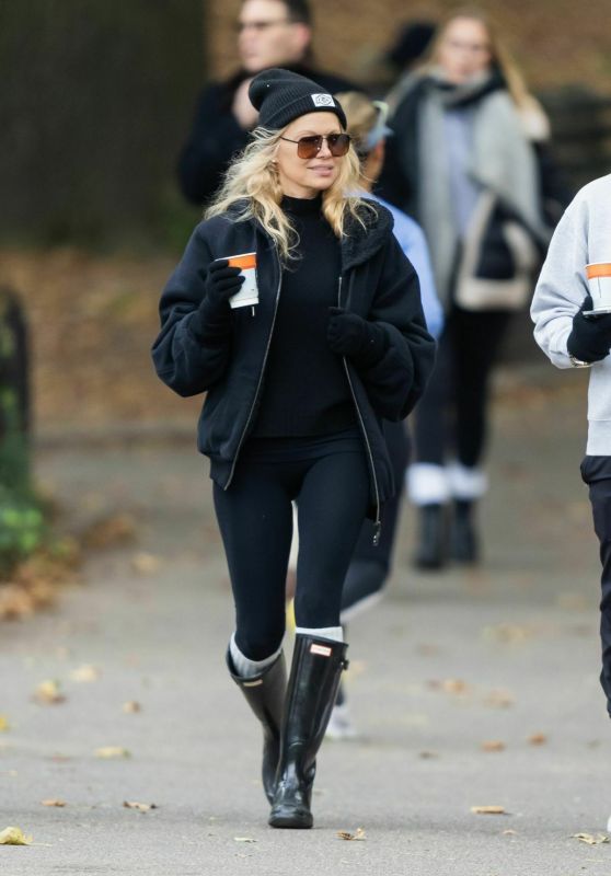 Pamela Anderson in Central Park in New York 11/04/2023